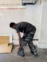 Charger l'image dans la galerie, BAGGY HYBRID DENIM (BLACK / WHITE)