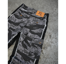 Charger l'image dans la galerie, BAGGY HYBRID DENIM (BLACK / WHITE)