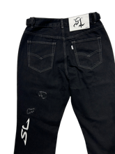 Charger l'image dans la galerie, FLARED JEANS (BLACK/WHITE)