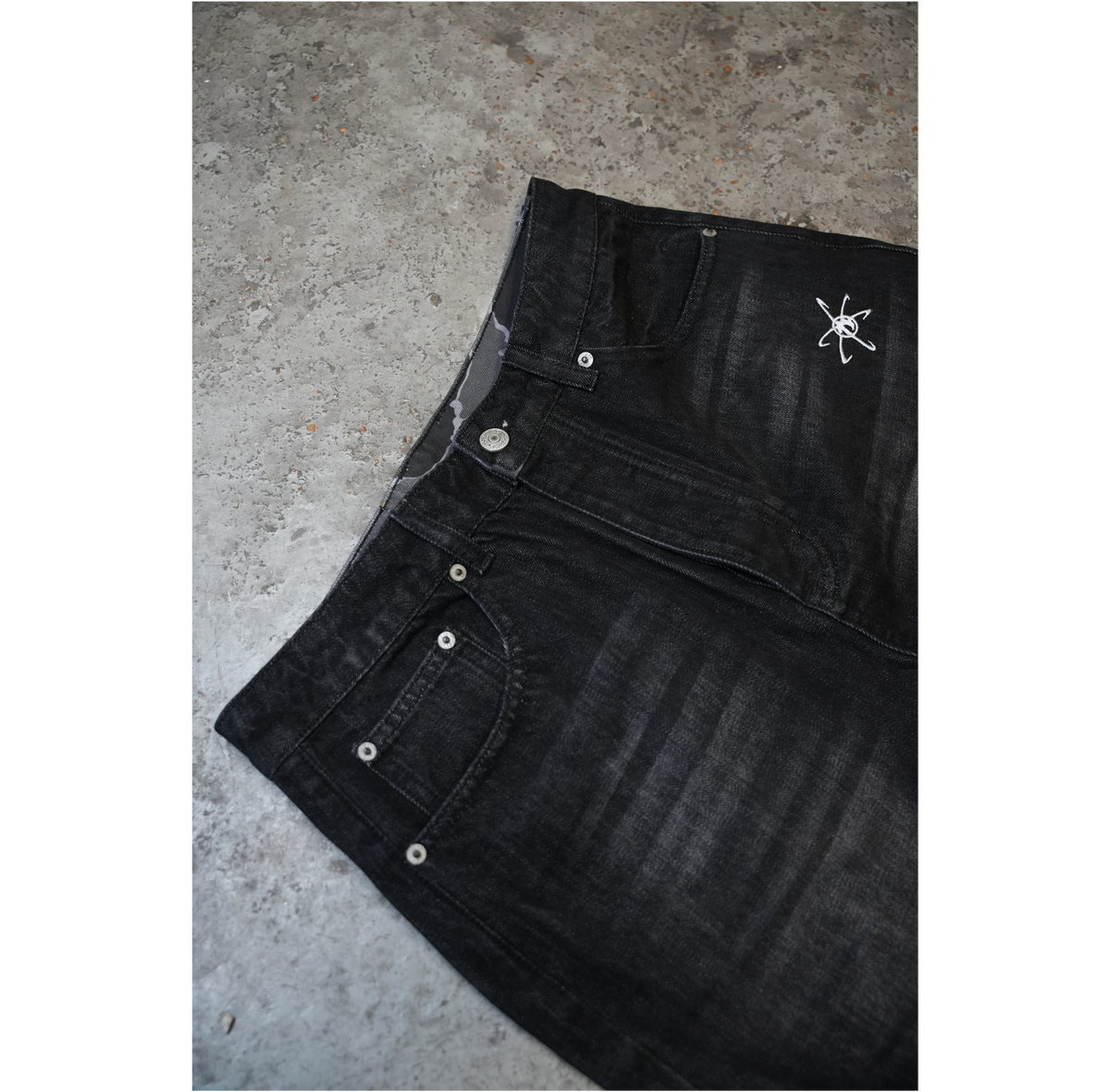 BAGGY HYBRID DENIM (BLACK / WHITE)